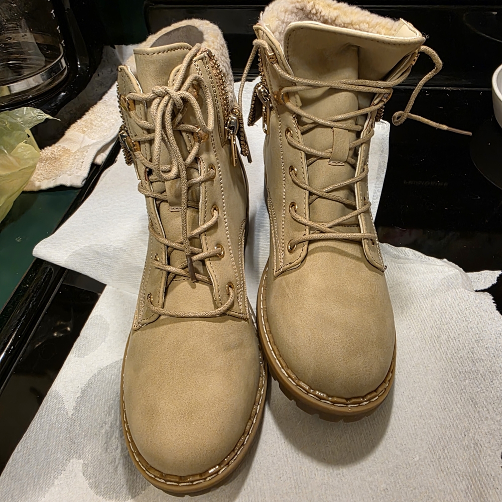 Women's Lace-Up Faux Fur Ankle Boots in Tan